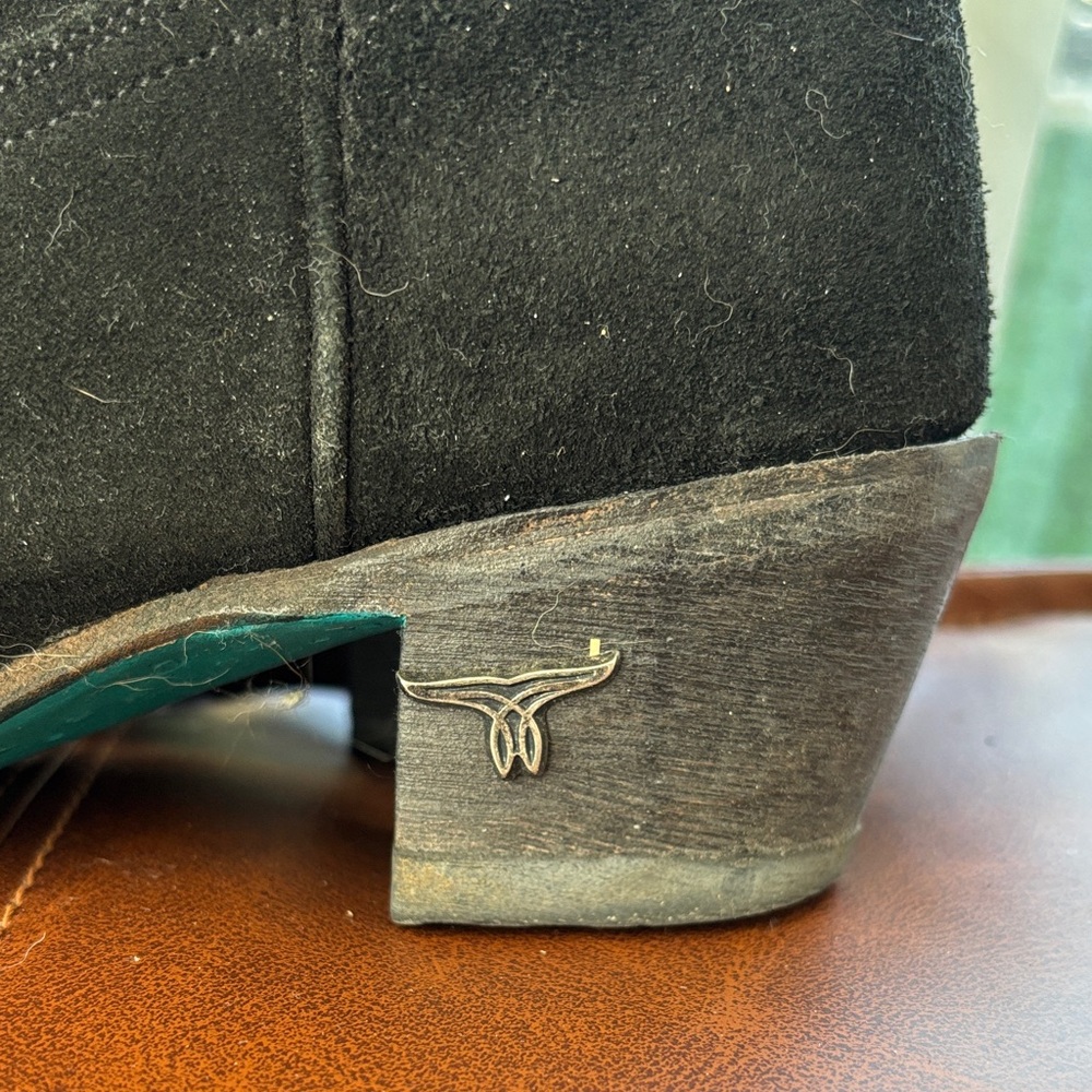 Chic Black Embroidered Heeled Boots - Picture 3 of 5